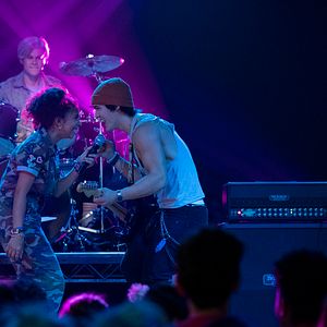 Bilder Julie and the Phantoms