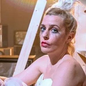 Bilder Out Of Her Mind