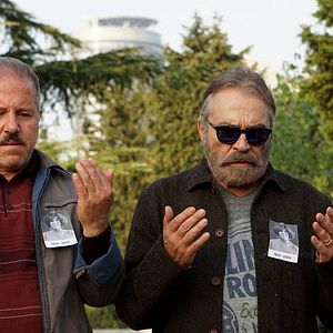 Bilder Azizler – Alle zusammen für sich