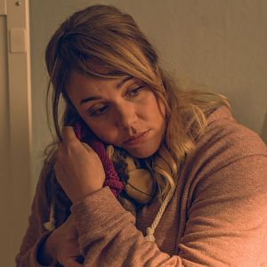 Bilder Zerrissen - Zwischen zwei Müttern