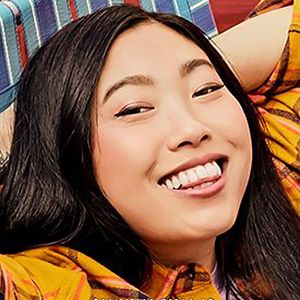 Bilder Awkwafina Is Nora from Queens