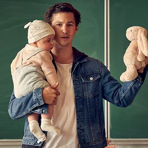 Bilder Väter allein zu Haus: Timo