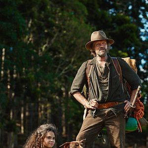 Bilder Love And Monsters