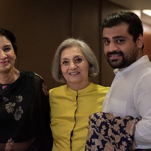 Bilder Searching For Sheela