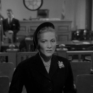 Bilder Der Mann mit den zwei Frauen