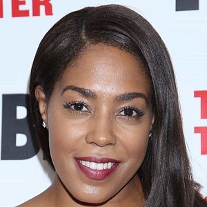 Bilder De'Adre Aziza