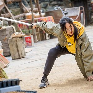 Bilder Slate - Here She Comes To Save The World