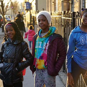 Bilder Drei Schwestern auf der richtigen Bahn