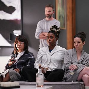 Bilder Happily – Glück in der Ehe, Pech beim Mord