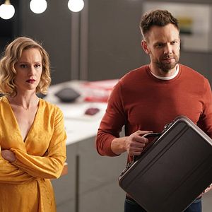 Bilder Happily – Glück in der Ehe, Pech beim Mord