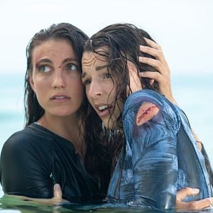 Bilder Surrounded - Tödliche Bucht