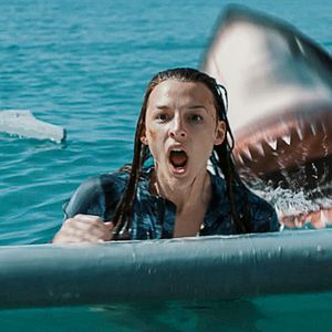 Bilder Surrounded - Tödliche Bucht