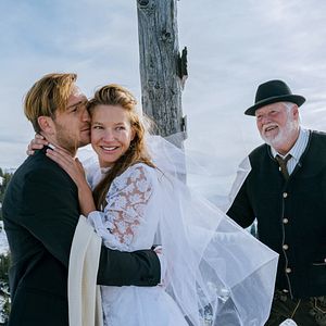 Bilder Wolke unterm Dach