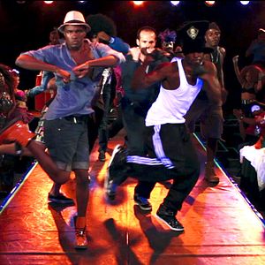 Bilder Leave It On The Floor