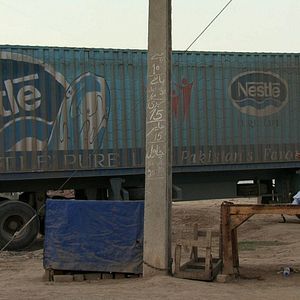 Bilder Bottled Life - Das Geschäft mit dem Wasser