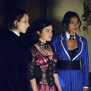 Bilder Troian Bellisario