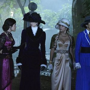 Bilder Troian Bellisario