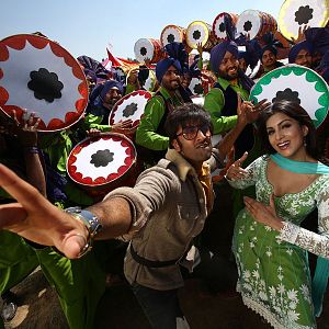 Bilder Besharam - Unverschämt schamlos