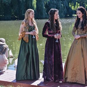 Bilder Adelaide Kane