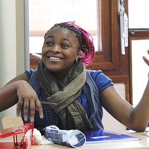 Bilder La Cour de Babel