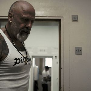 Bilder R - Gnadenlos hinter Gittern