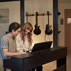 Bilder Rebelde - Jung und rebellisch