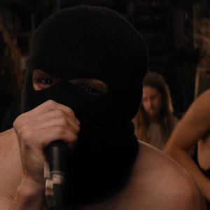 Bilder Dinner In America - A Punk Love Story