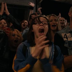 Bilder Dinner In America - A Punk Love Story