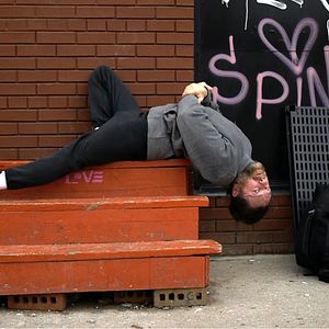 Bilder Behind The Yellow Door