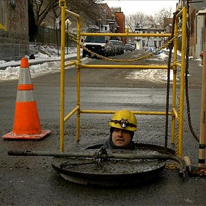 Bilder Behind The Yellow Door