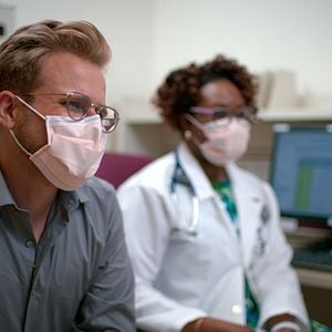 Bilder The G Word witch Adam Conver