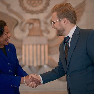 Bilder The G Word witch Adam Conver