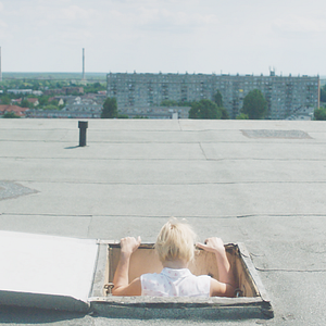 Bilder Kobieta na dachu
