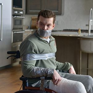 Bilder Shattered - Gefährliche Affäre