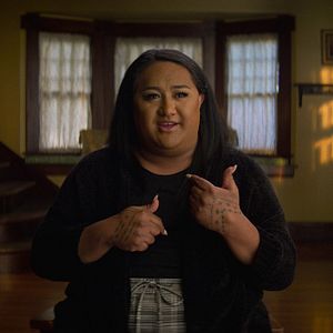 Bilder The Woman In The Wall