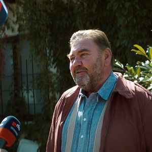 Bilder Wer gräbt den Bestatter ein?