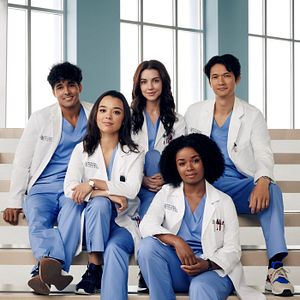 Bilder Adelaide Kane