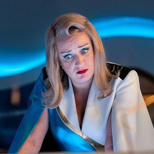Avenue 5 Staffel 2 - FILMSTARTS.de