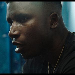 Bilder Du crépitement sous les néons