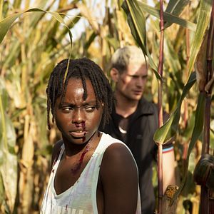 Bilder Du crépitement sous les néons