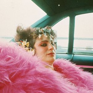 Bilder All The Beauty And The Bloodshed