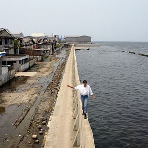 Bilder Bigger Than Us