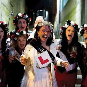 Bilder Let The Wrong One In