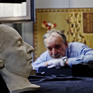 Bilder Dora - Flucht in die Musik