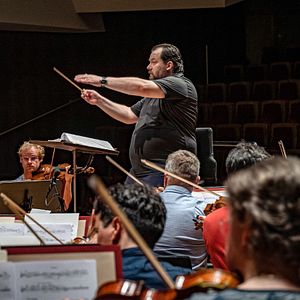 Bilder Dora - Flucht in die Musik