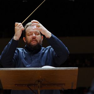 Bilder Dora - Flucht in die Musik