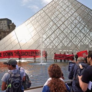 Bilder All The Beauty And The Bloodshed