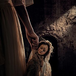 Bilder The Communion Girl