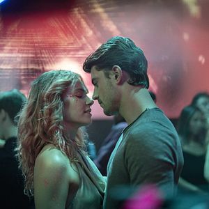 Bilder Ein Mädchen und ein Kosmonaut