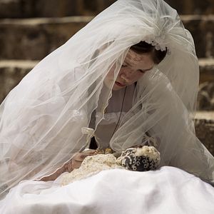 Bilder The Communion Girl